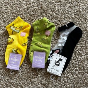 3 pairs of women or kids socks